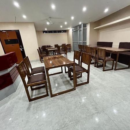 Hotel Magic Square Guwahati Buitenkant foto