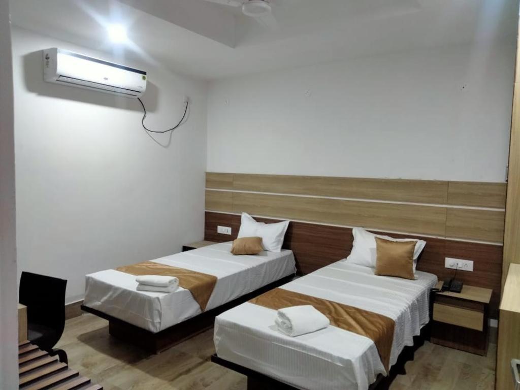 Hotel Magic Square Guwahati Buitenkant foto