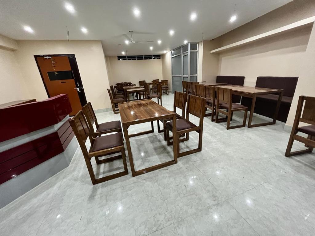 Hotel Magic Square Guwahati Buitenkant foto