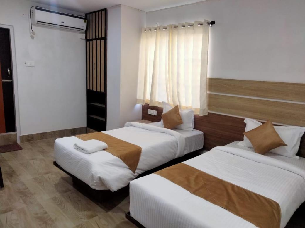Hotel Magic Square Guwahati Buitenkant foto